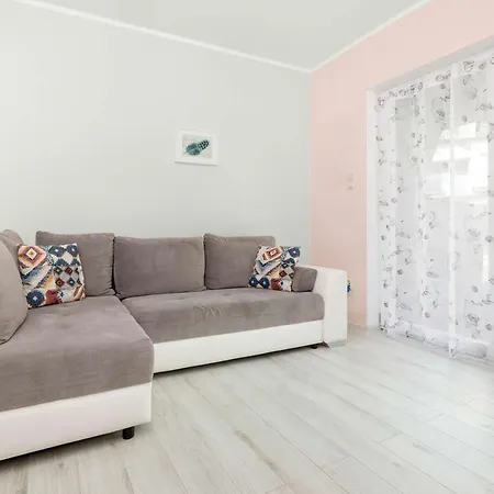 Komfortowy Z Tarasem Blisko Plazy Z Dodatkowymi Udogodnieniami W Pobierowie By Renters Pobierowo