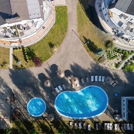Apartment Komfortowy Z Tarasem Blisko Plazy Z Dodatkowymi Udogodnieniami W Pobierowie By Renters *