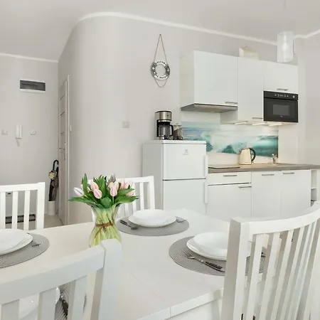 Komfortowy Z Tarasem Blisko Plazy Z Dodatkowymi Udogodnieniami W Pobierowie By Renters * Pobierowo